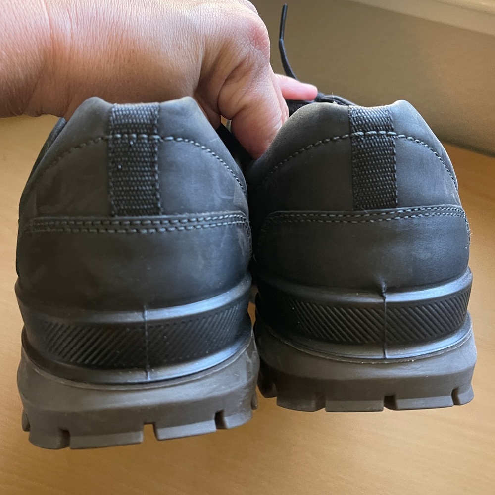 ecco rugged track black